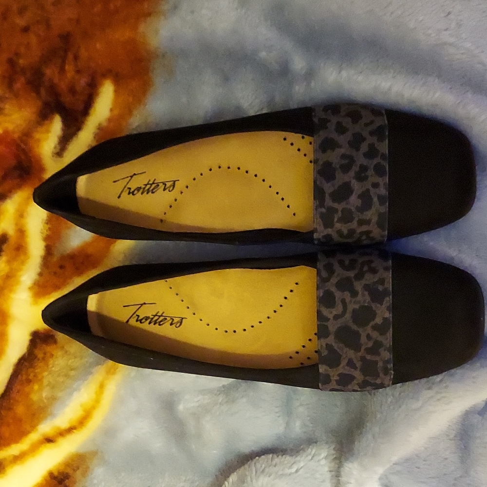 Women's Trotters shoes